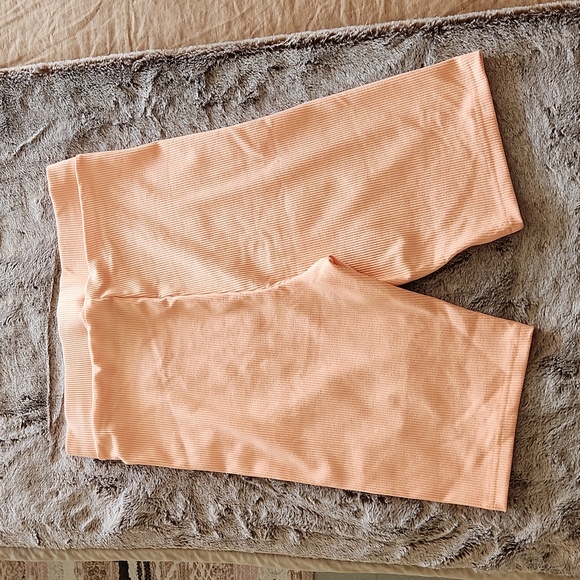 🍭NWOT🍭 H&M DIVIDED ribbed biker shorts, Size L, set of 2, lime green and peach - Picture 3 of 10